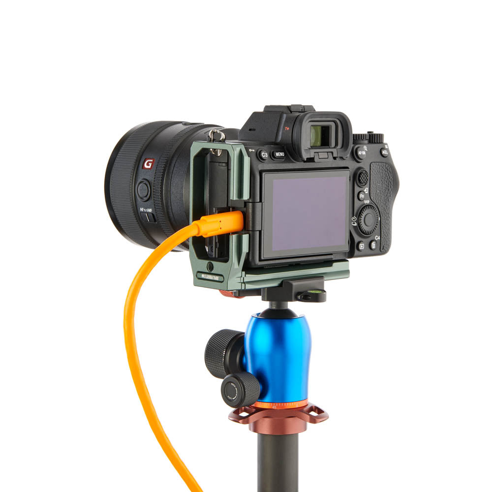 Product Image of 3 legged thing ALFIE-G 105mm Arca L Bracket Slate Grey for Sony A7 IV & Others