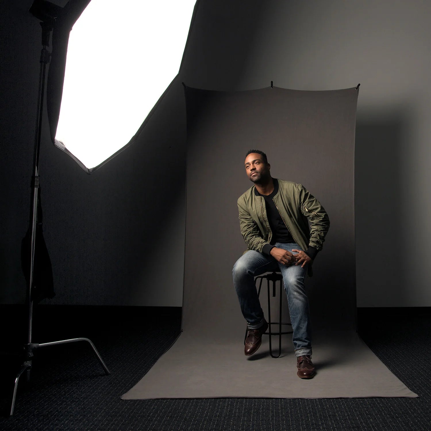 Westcott X-Drop Wrinkle-Resistant Sweep Backdrop - Neutral Gray (5' x 12')