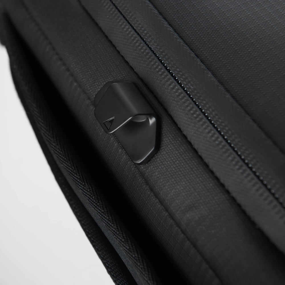 Gomatic McKinnon Sling 8L close up