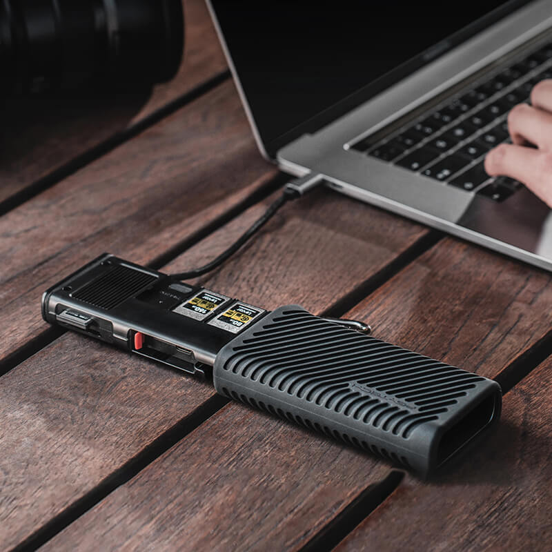 PGYTech CreateMate CFexpress B/SD Reader & Case - Classic Black