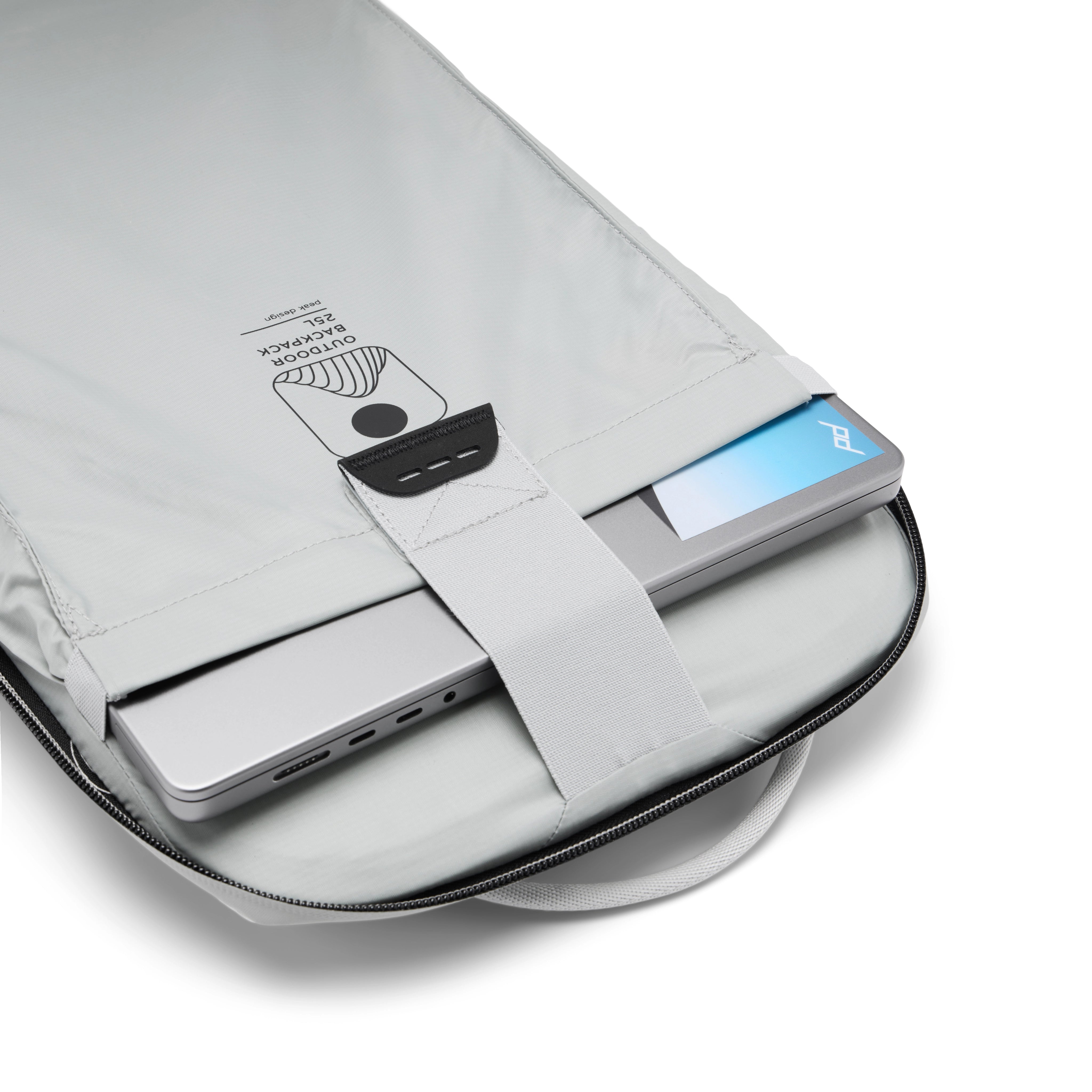 Peak Design Outdoor Backpack 25L Black laptop sleeve