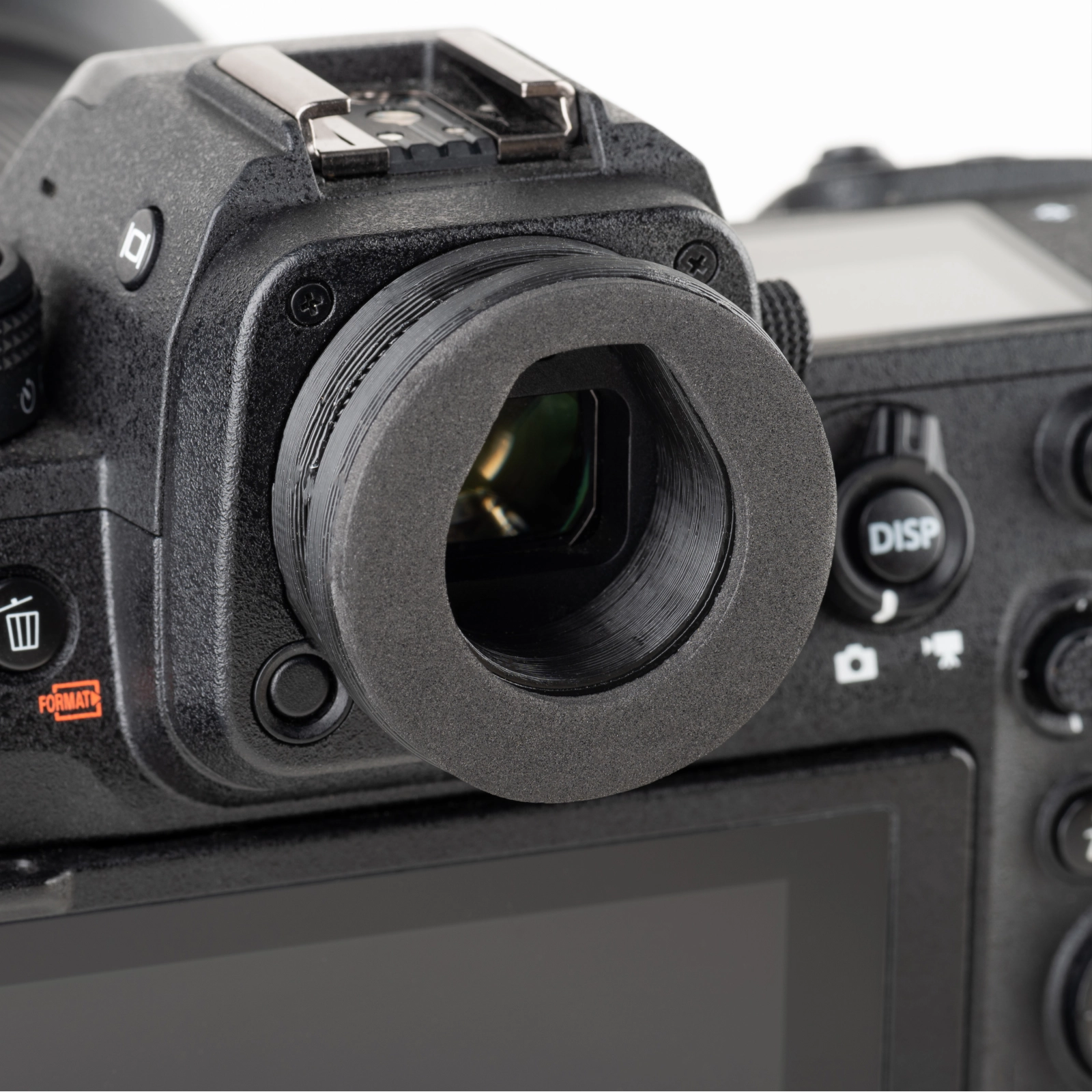 Think Tank Hydrophobia Eyepiece EP-NZP front angle on camera