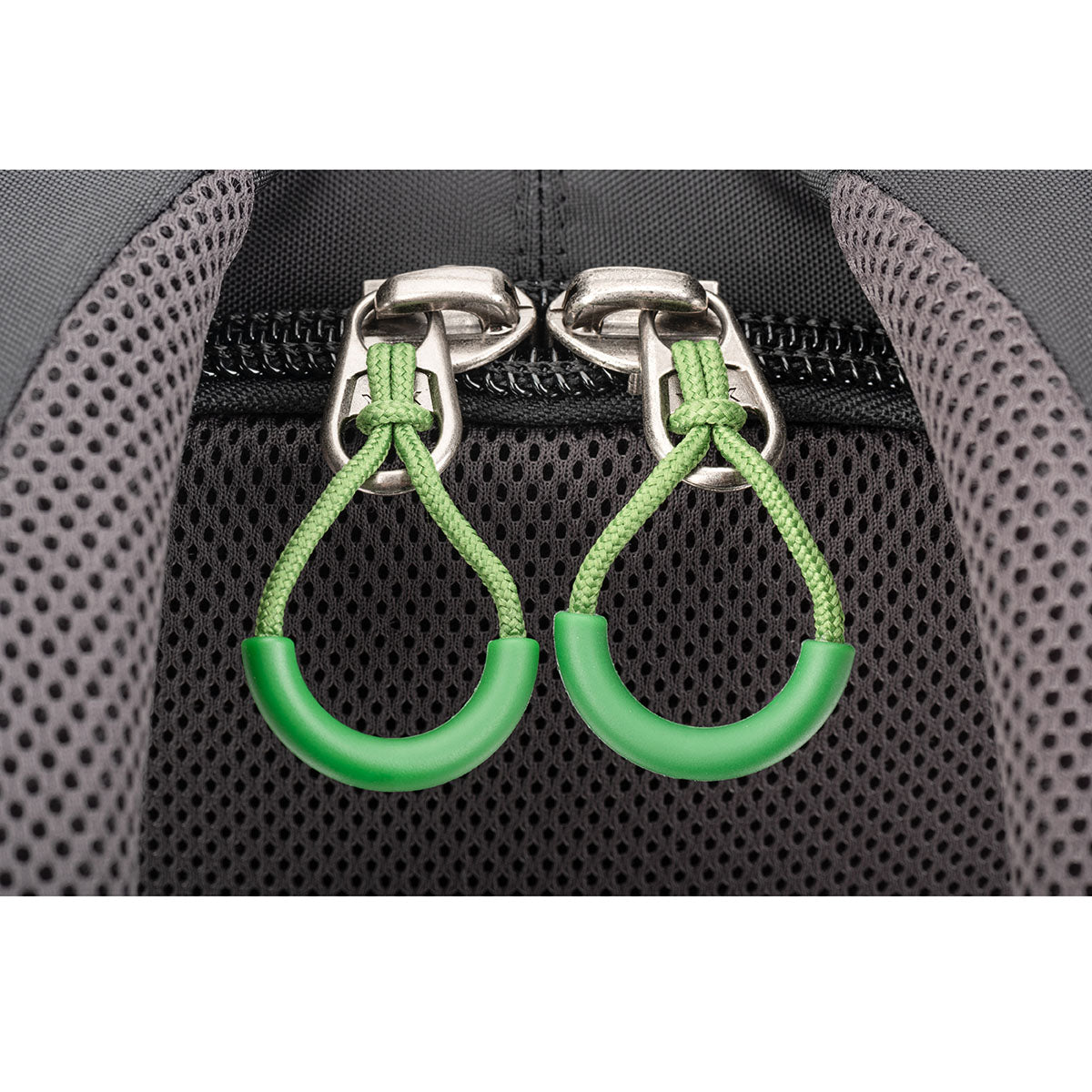 Mindshft Backlight Sprint close up of zipper