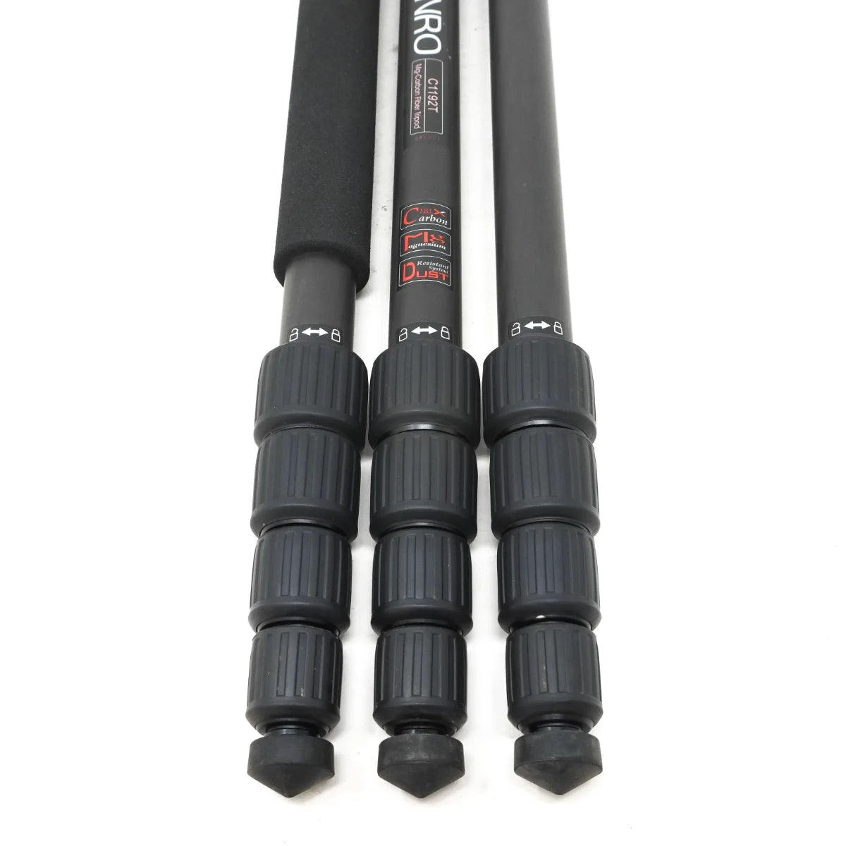 Used Benro C1192T carbon Fibre tripod Compact with case - bottom angle