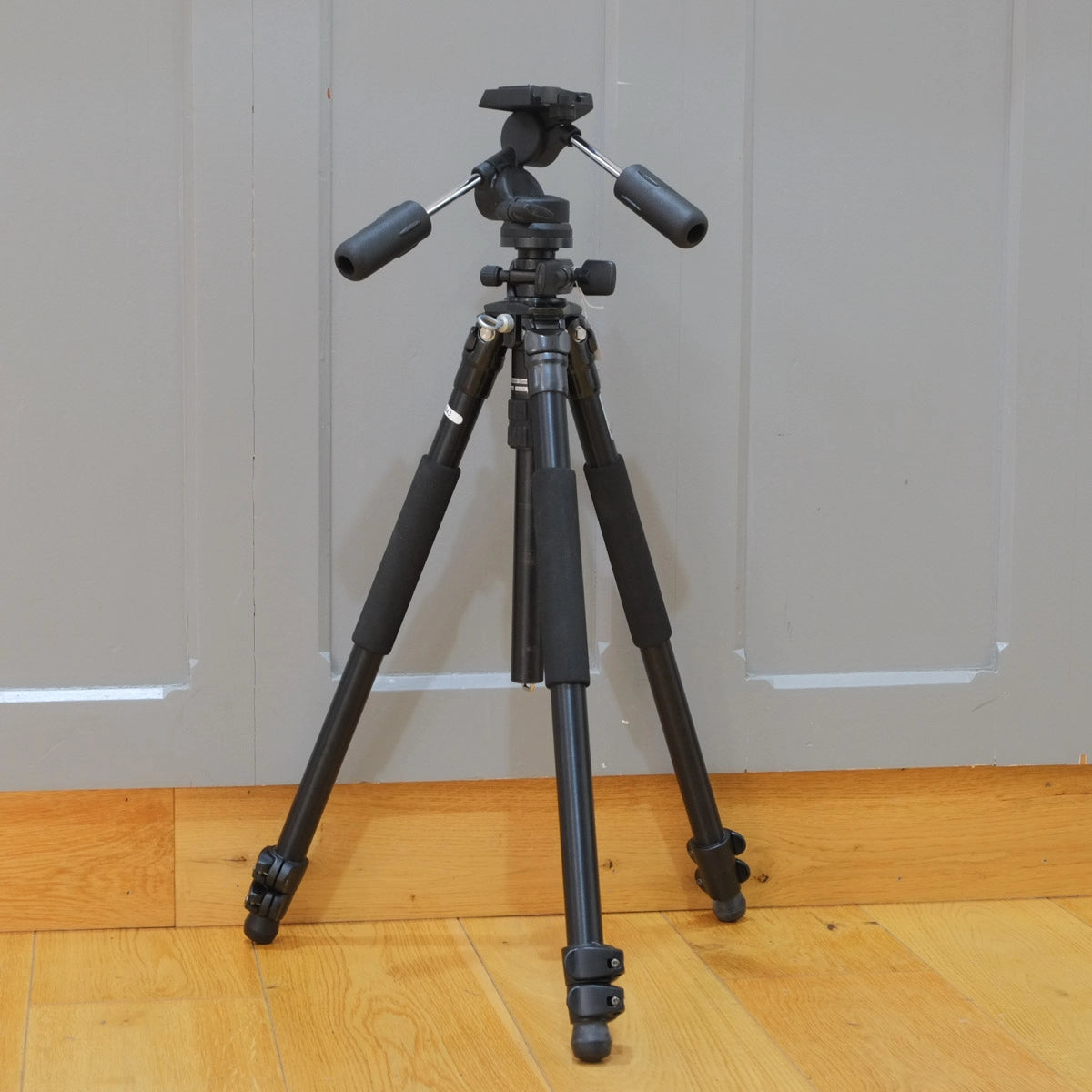 Used Giottos MTL9361B Tripod kit with carry bag - front angle