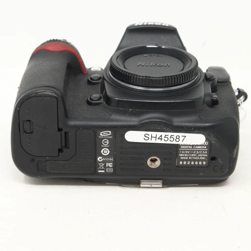 Used Nikon D300 DSLR camera with 45, 616 actuations (Boxed SH45586)