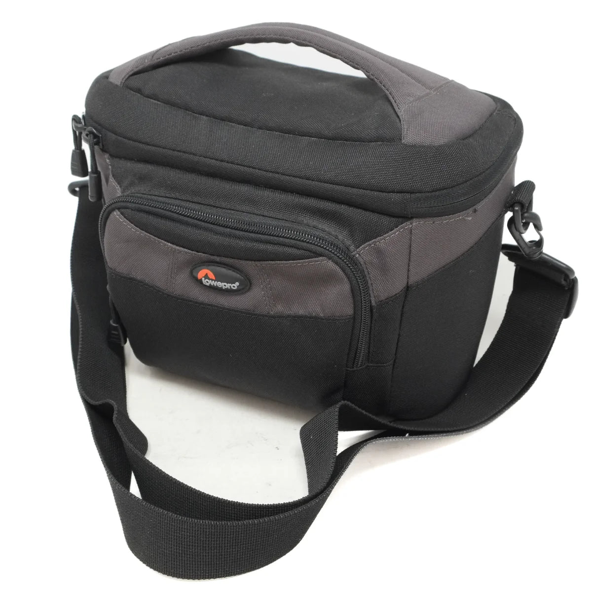 Used Nikon D3000 DSLR Camera + 18-55mm f3.5-5.6 ED II Lens - Bag - front angle