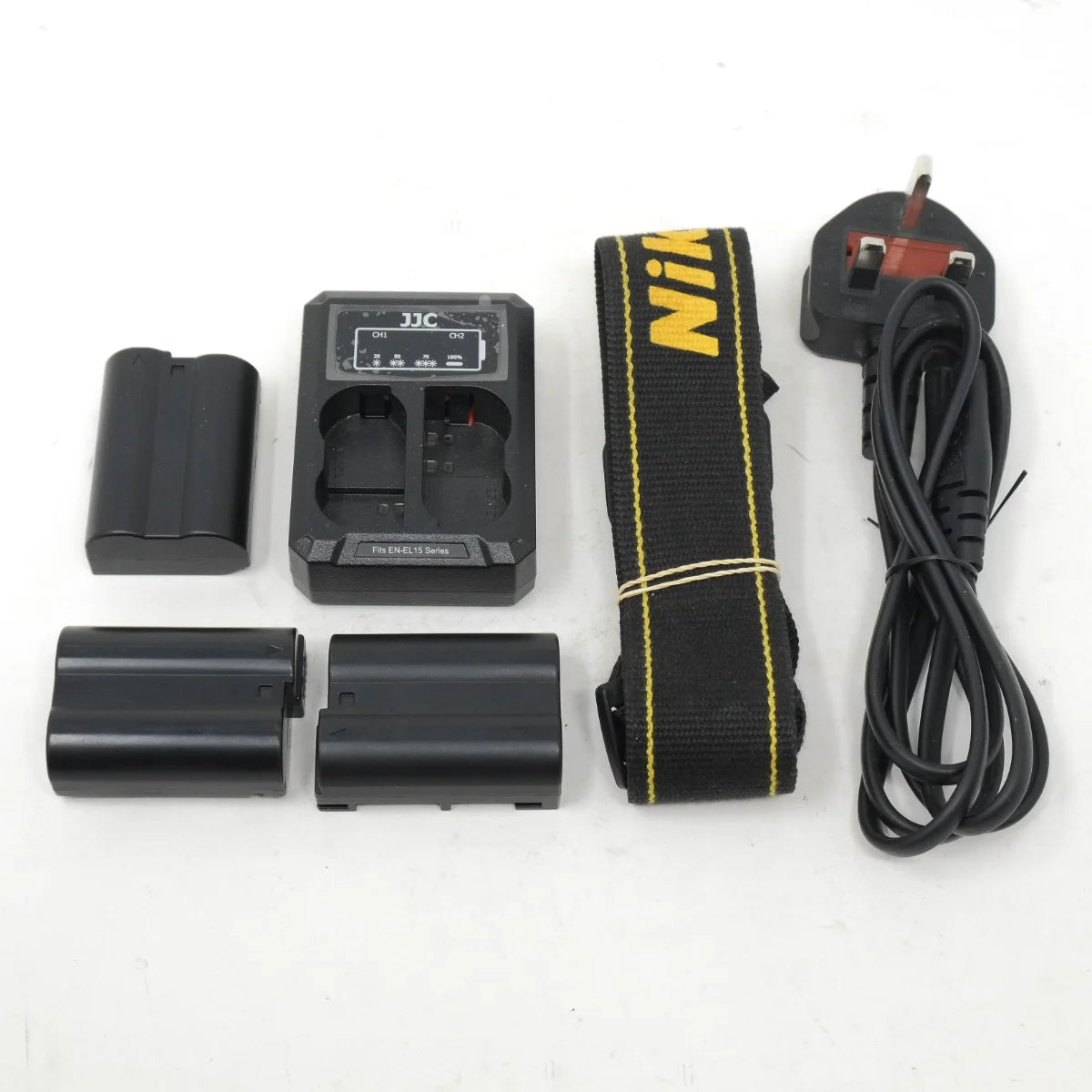 Used Nikon D7100 + Sigma 18-125mm F3.5-5.6 lens - batteries, charger and strap