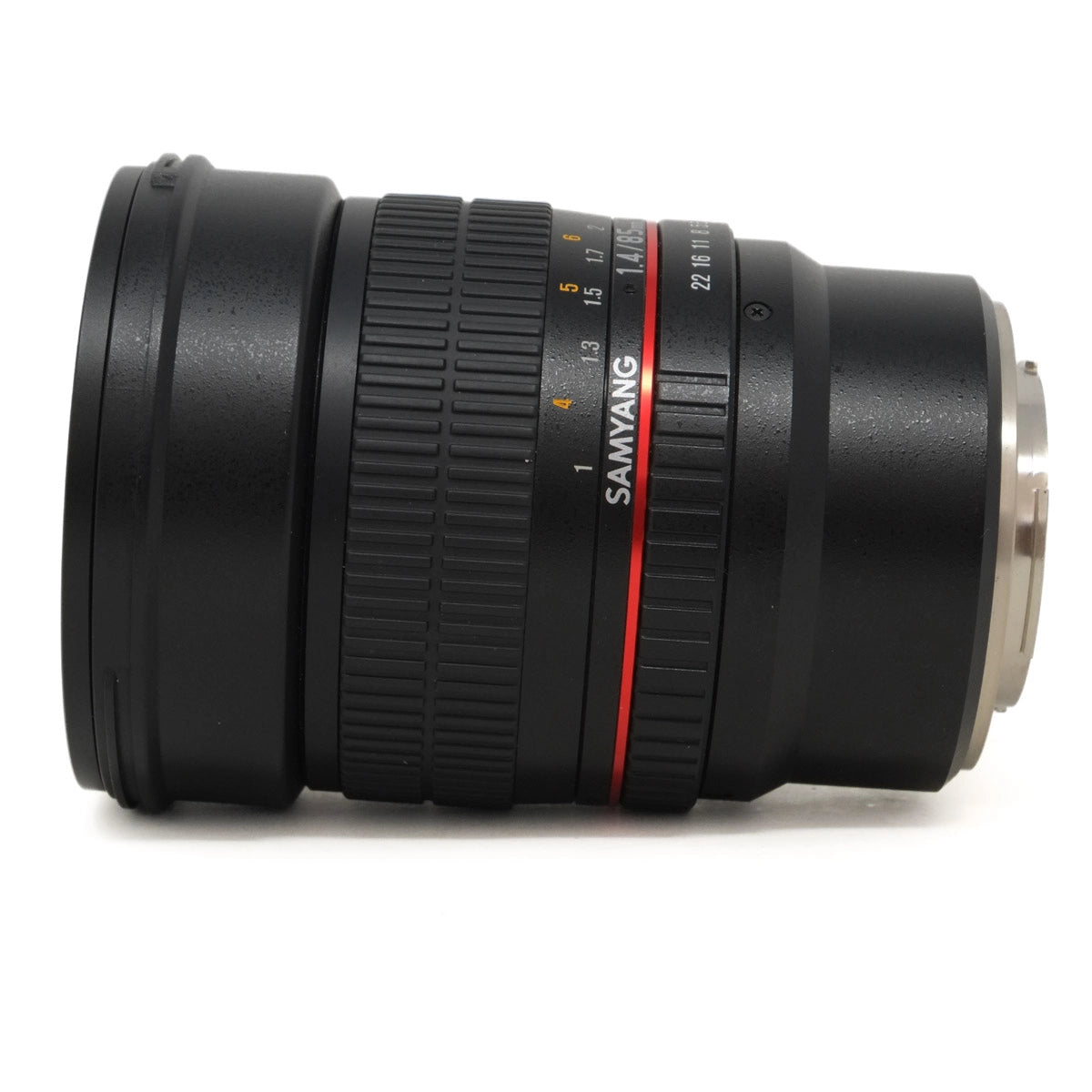 Camera lens with Samyang branding on a white background