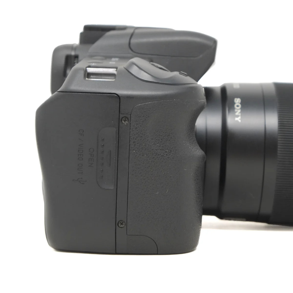 Used Sony A200 DSLR + Sony 75-300mm F4.5-5.6 lens - side angle
