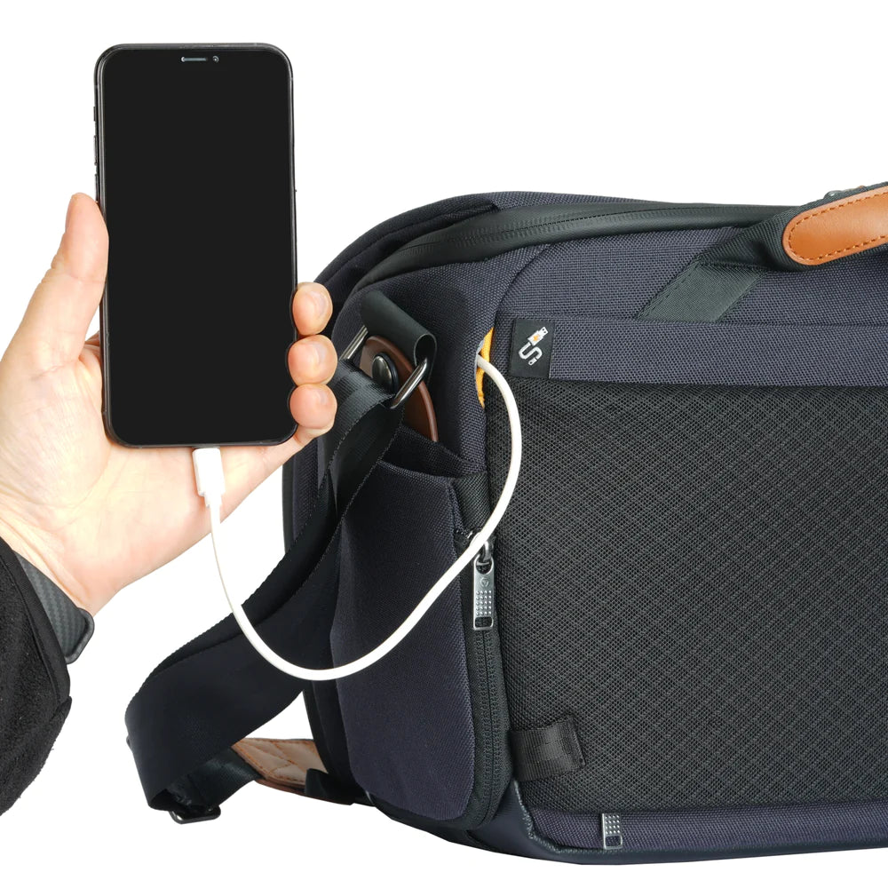 Vanguard VEO City S30 Navy Shoulder Bag - 8 Litres