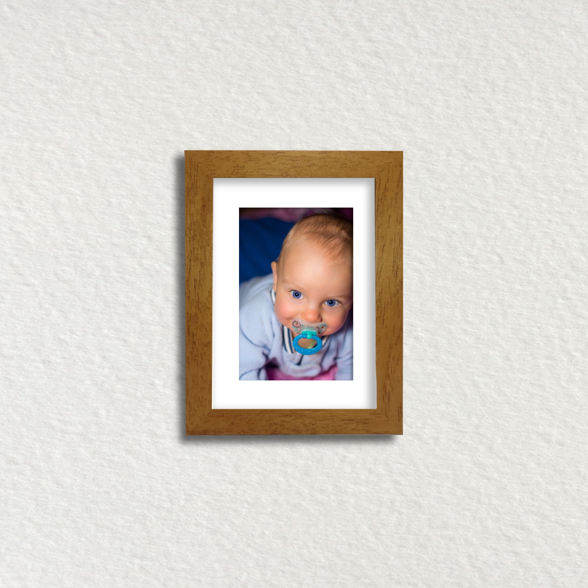 Product Image of Cheltenham 10X8 - Single Mount 8X6 Aperture Photo Frame
