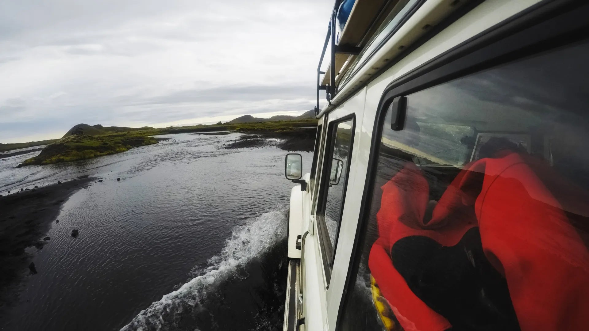 Exterior example photo from the suction cup mount on a land rover driving through a river