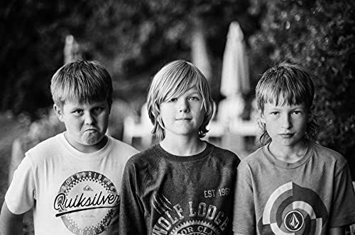 Ilford Harman Reusable Motorized Camera with Flash and HP5+ 35mm 36-Exposure Film Roll