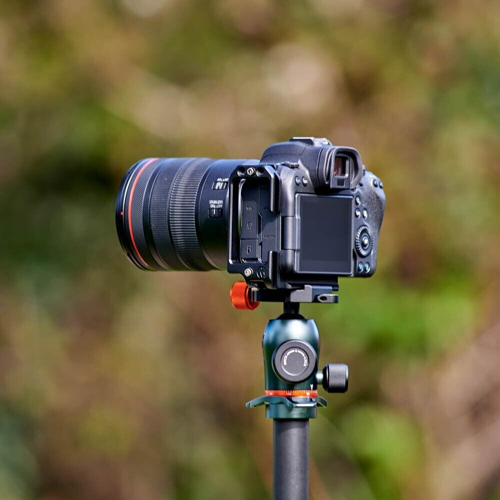 Product Image of 3 Legged Thing Roxie Dedicated L-Bracket for Mirrorless Cameras - Arca Swiss Compatible Magnesium Alloy L-Bracket (Darkness) Toggle sidebar