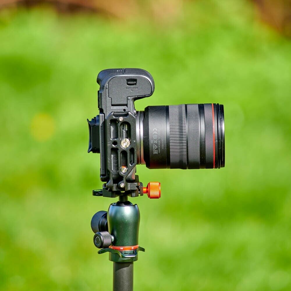 Product Image of 3 Legged Thing Roxie Dedicated L-Bracket for Mirrorless Cameras - Arca Swiss Compatible Magnesium Alloy L-Bracket (Darkness) Toggle sidebar