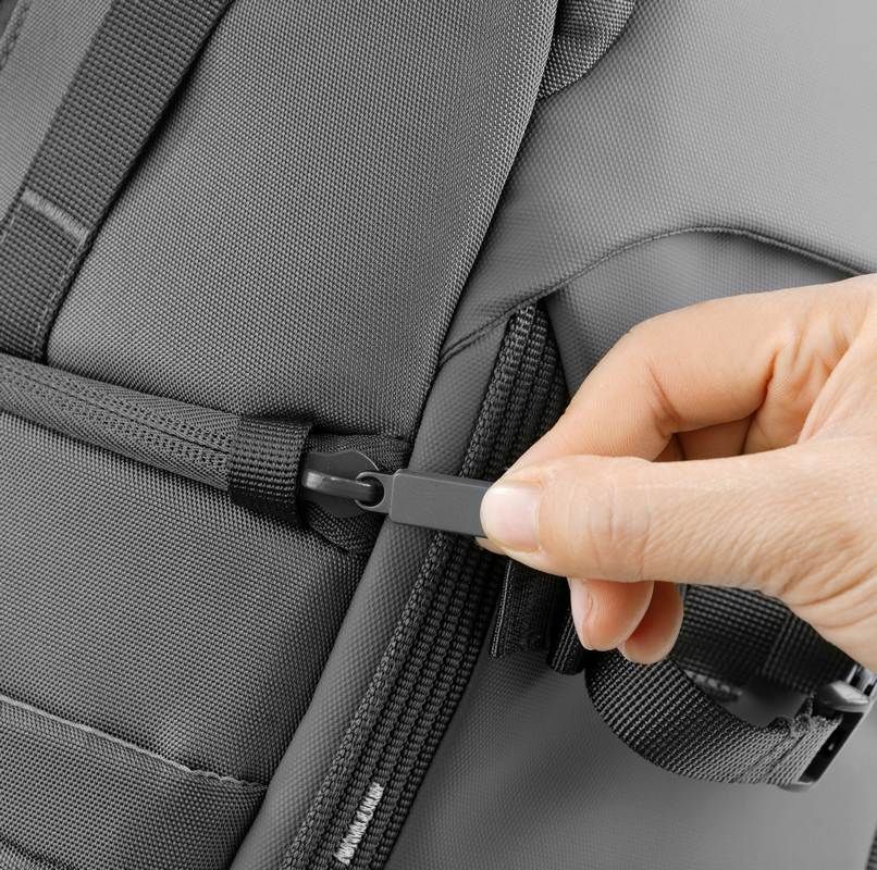 Vanguard VEO Adaptor R44 GY Backpack with USB port - Rear Access