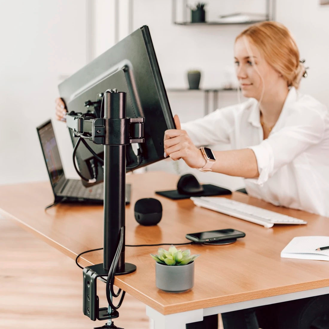 Monitor Bracket Height Adjustable Swivel Tilt Extendable 13" - 35"