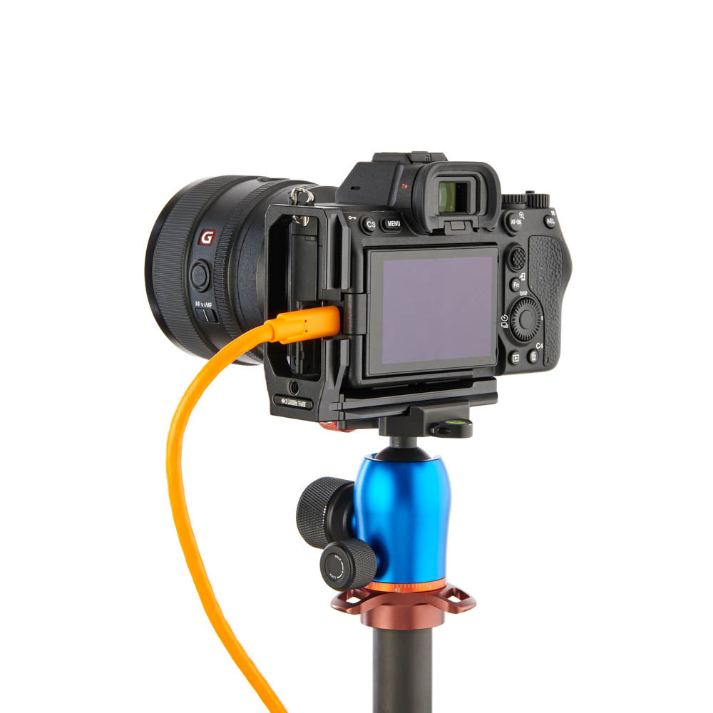 Product Image of 3 legged thing ALFIE-B 105mm Arca L Bracket Darkness Black for Sony A7 IV & Others