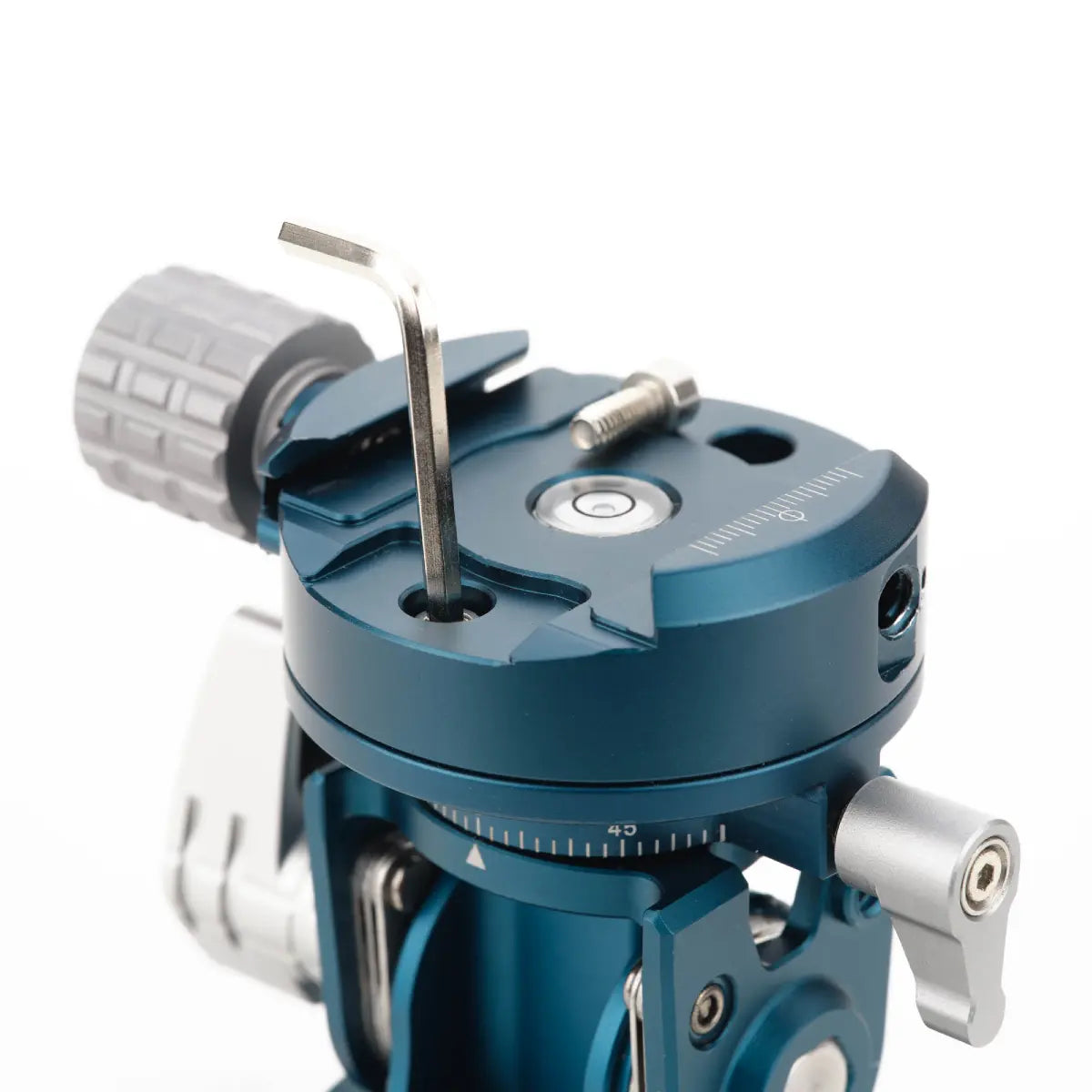 Benro TH62 Large tilt head + pan handle close up of adjustable screw