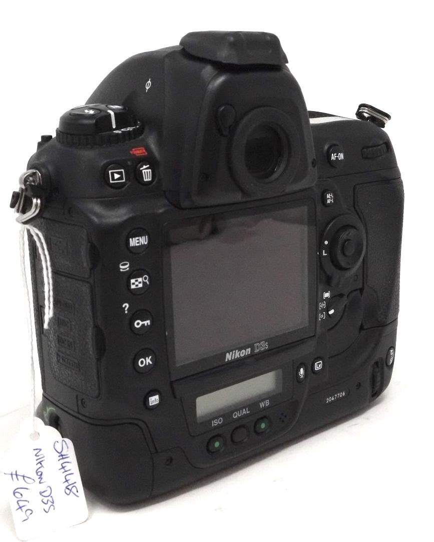 Used Nikon D3S DSLR camera  (Actuations 2,667)(SH41418)