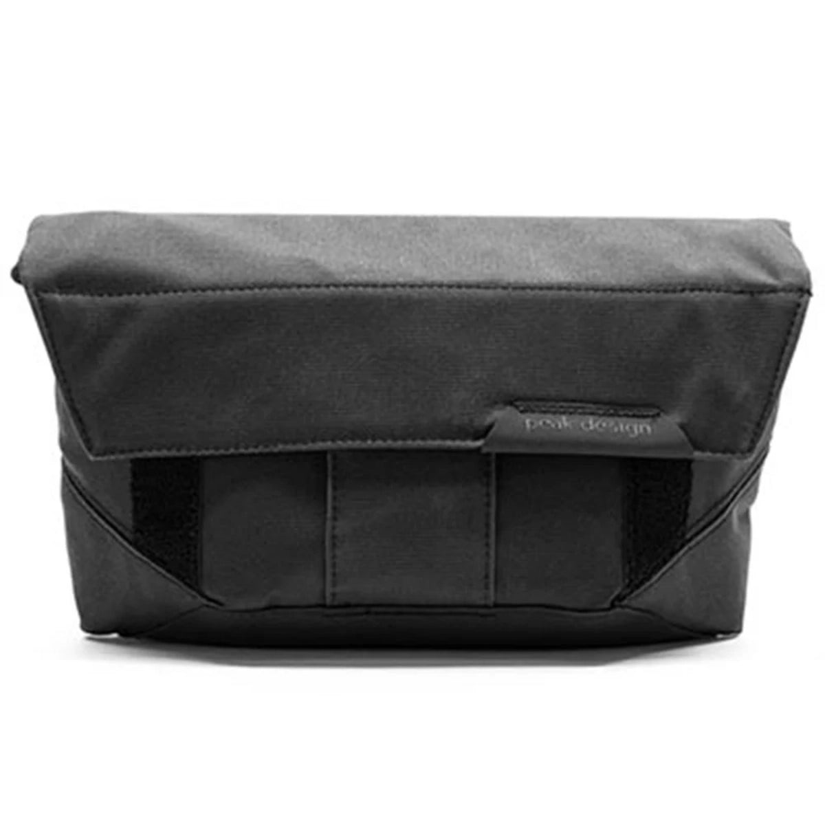 Black bag with Peak Design logo on a white background