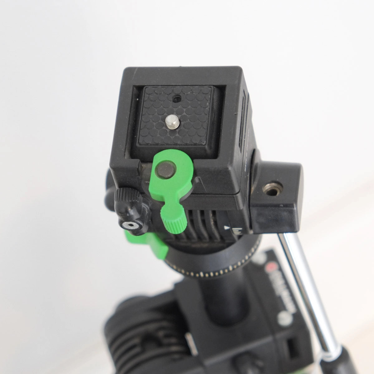 Used Cullman 2904 multifunction tripod with extra bar and head - plate