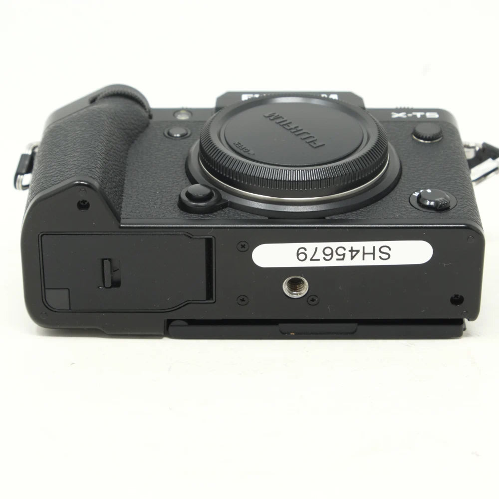 Used Fujifilm X-T5 Mirrorless camera - 1,452 Actuations - (Boxed SH45679)