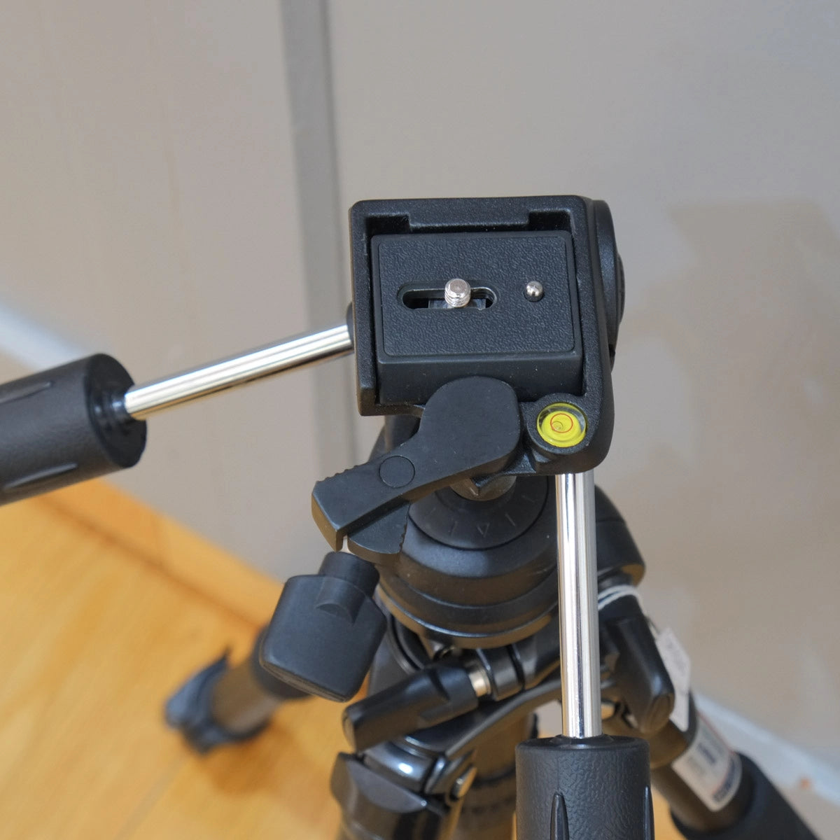 Used Giottos MTL9361B Tripod kit with carry bag - top angle 