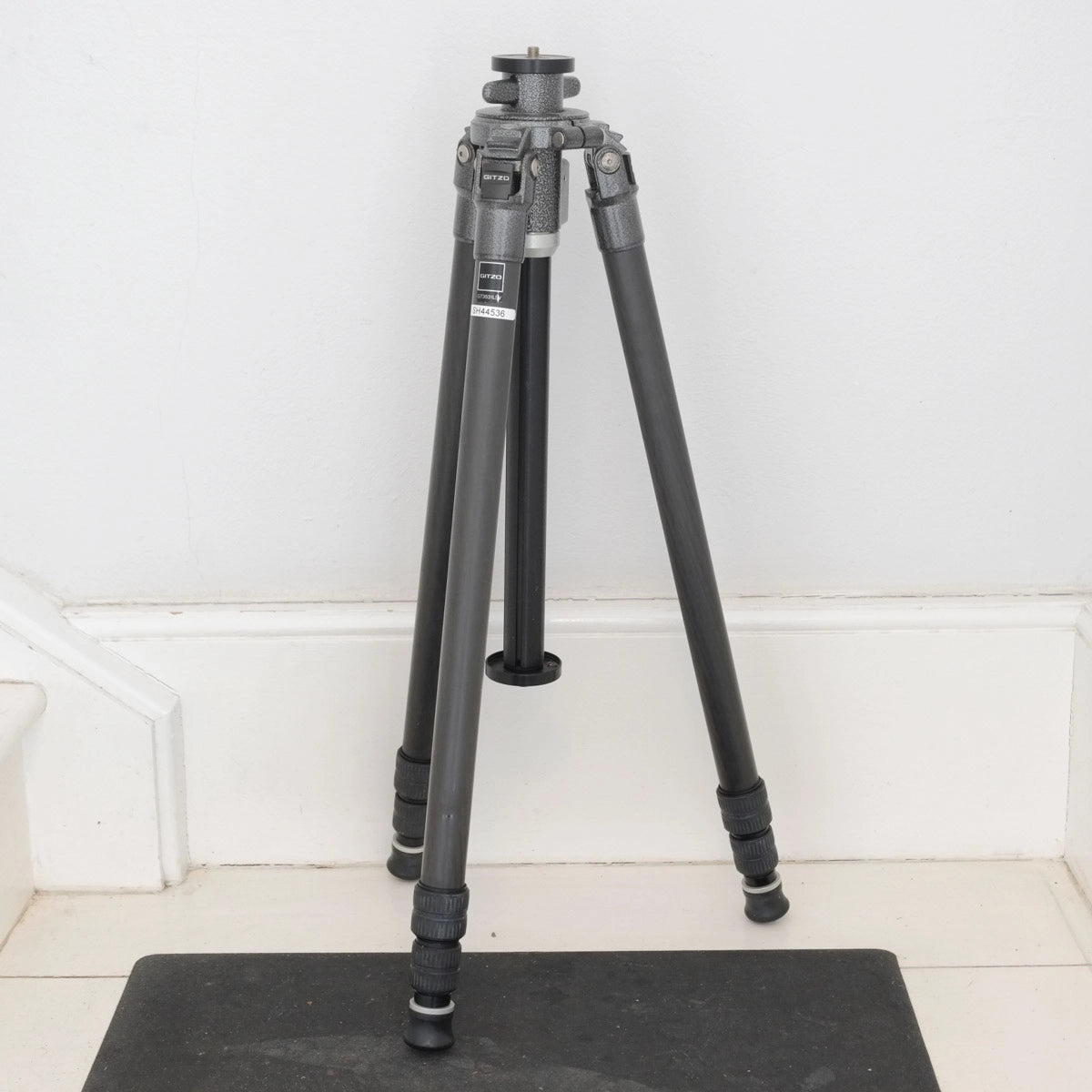 Used Gitzo GT3531 LSV Carbon Fibre Tripod legs - front angle 