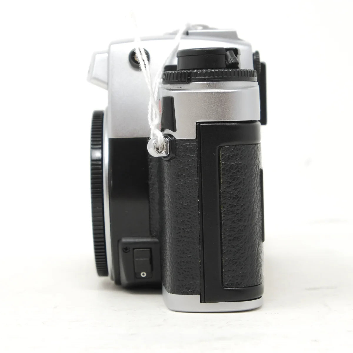 Used Leica R6 35mm SLR camera - side angle