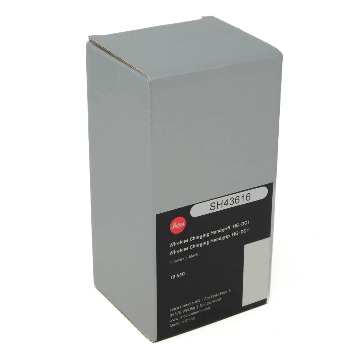 Gray box with Leica branding and product details on a white background