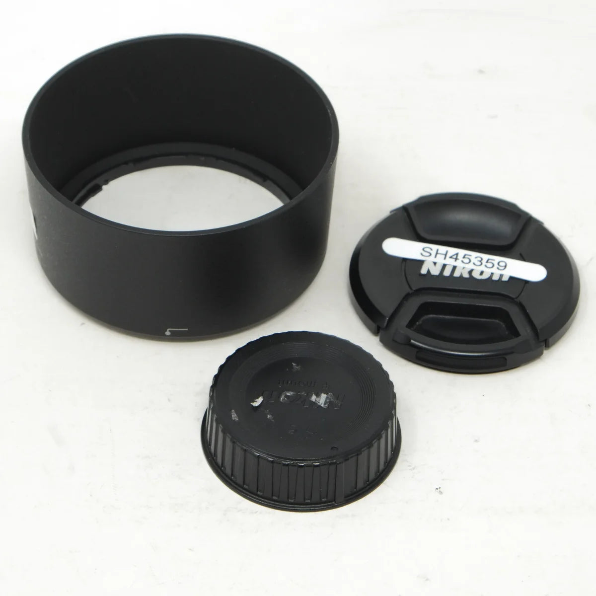 Used Nikon AF-S 85mm F1.8G prime lens - lens hood and caps 