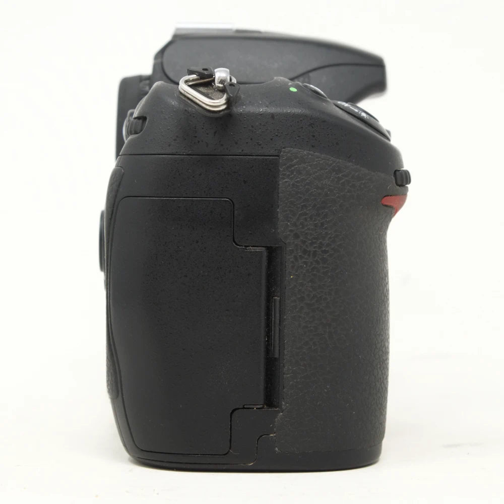 Used Nikon D300 DSLR camera with 45, 616 actuations (Boxed SH45586)