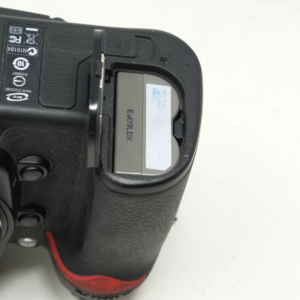 Used Nikon D300 DSLR camera with 45, 616 actuations (Boxed SH45586)