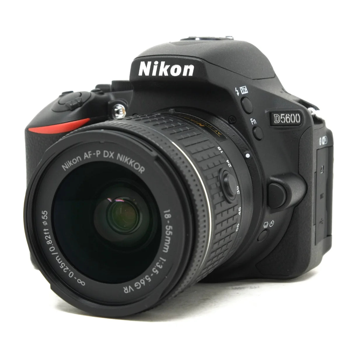 Used Nikon D5600 + 18-55m AF-P VR Lens - front angle
