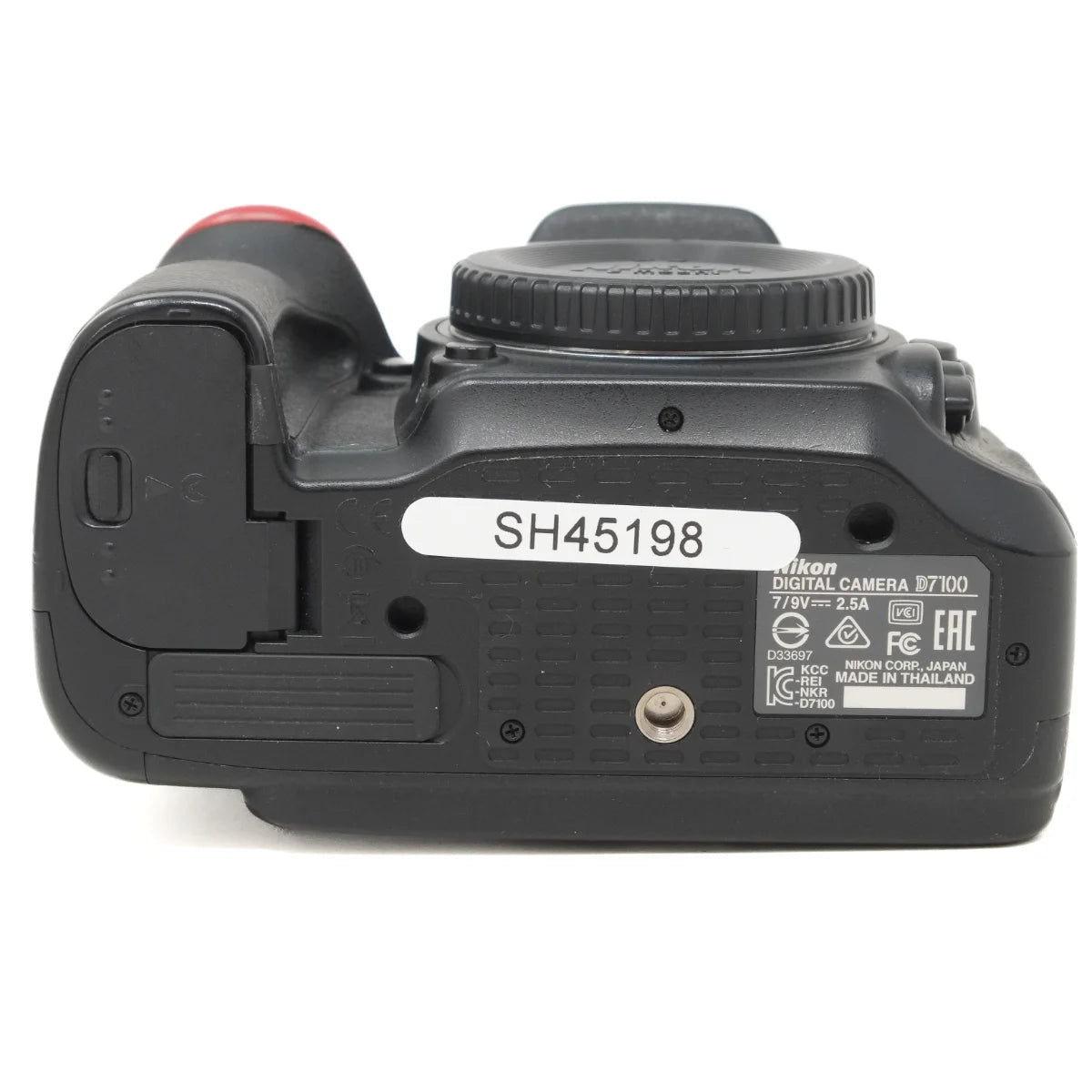 Used Nikon D7100 DSLR camera - bottom angle 