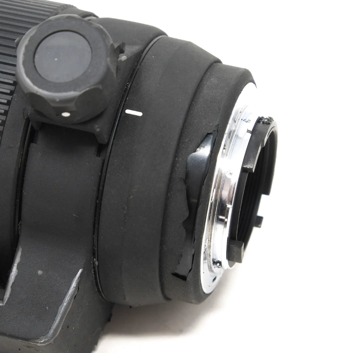 Used Sigma 70-200mm F2.8 DG HSM Macro Lens in Nikon F Mount - bottom angle