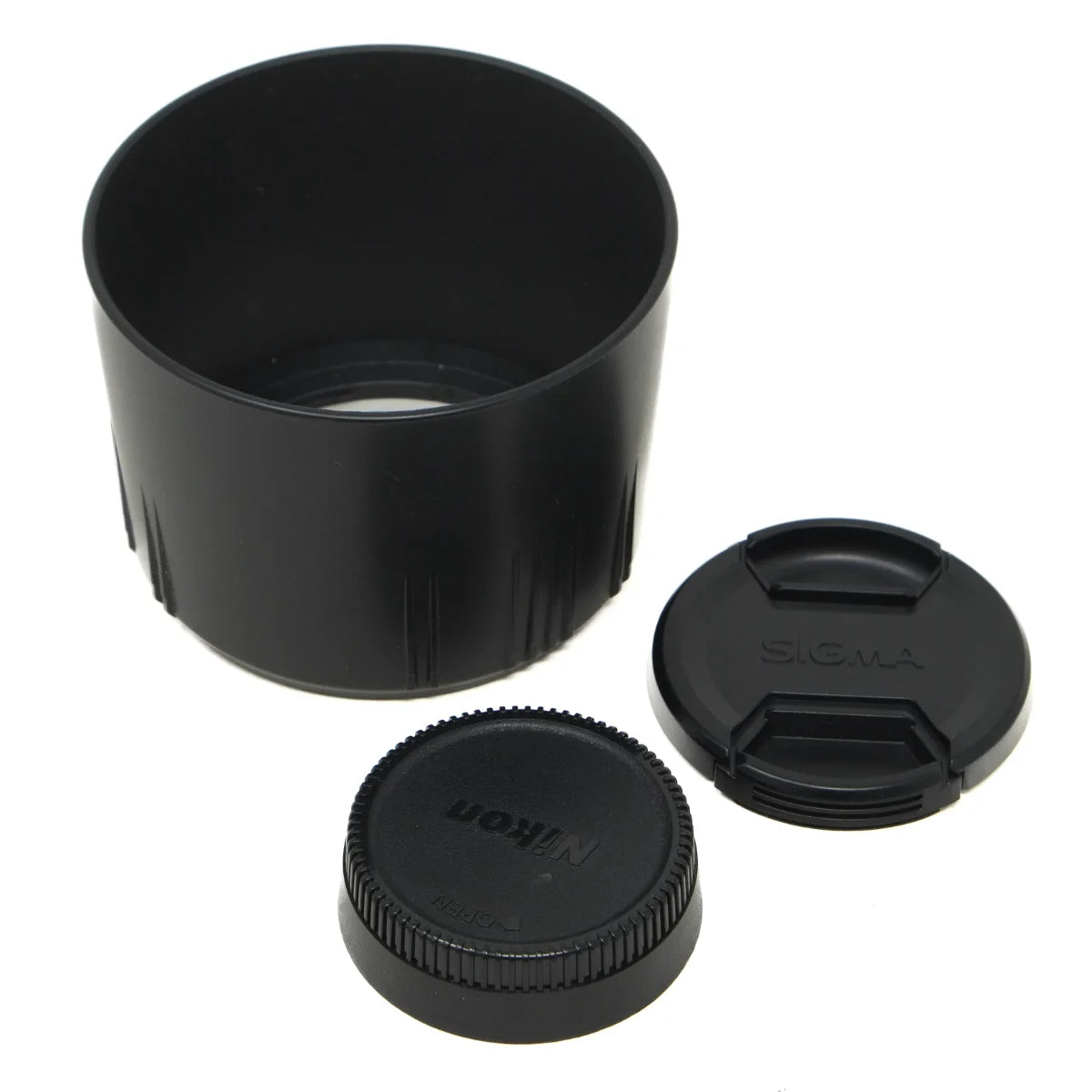 Used Sigma DG 70-300mm F4-5.6 APO DG HSM lens in Nikon F mount - lens hood and caps 