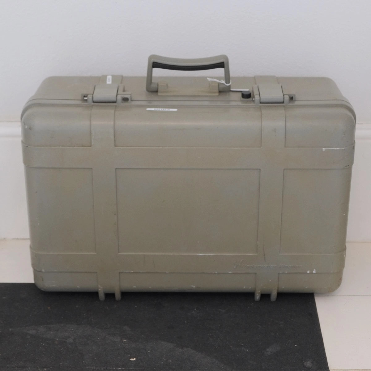 Used Underwater Kinetics Case 50cm x 32cm x 22cm - front angle 