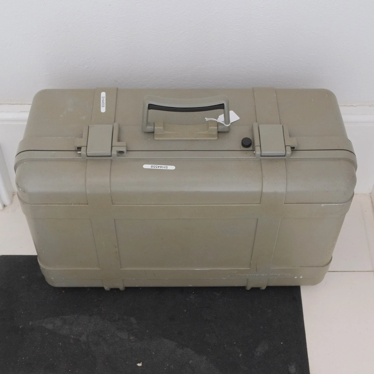 Used Underwater Kinetics Case 50cm x 32cm x 22cm - top angle 