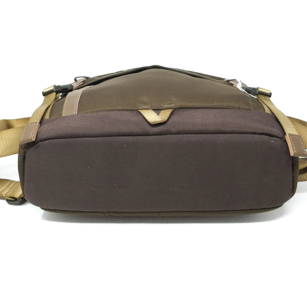Used Vanguard shoulder bag - bottom angle 
