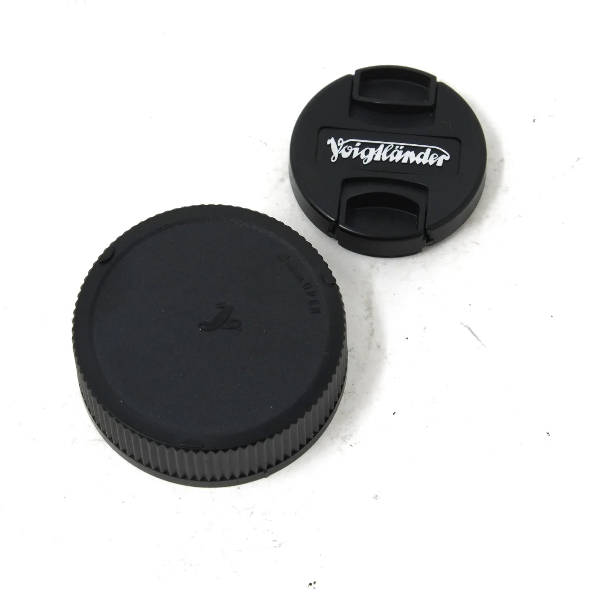 Used Voigtlander Ultron VM 35mm F2 Leica M - lens caps 