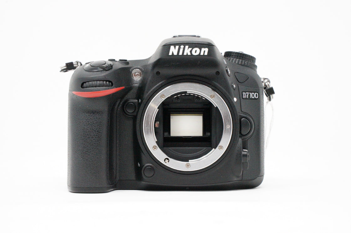 Used Nikon D7100 DSLR camera