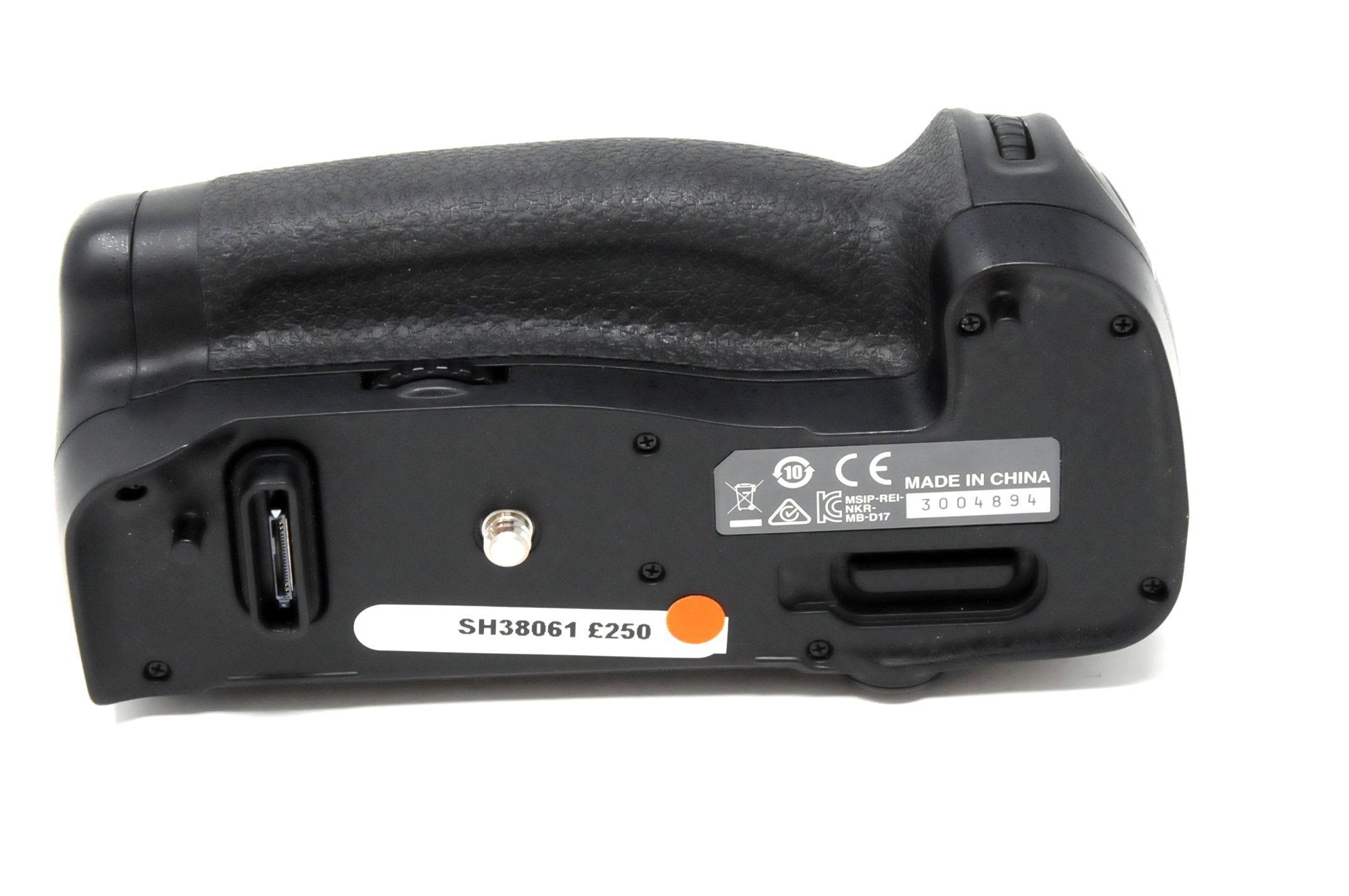 Used Nikon MB-D17 battery grip + Nikon EN-EL15b for Nikon D500 (SH38061)
