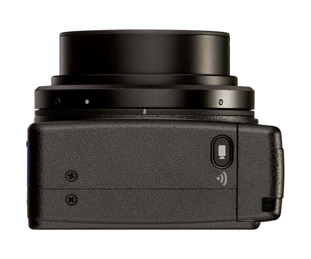 Ricoh GR IIIx, Black, Digital Compact Camera with 24MP APS-C Size CMOS  Sensor, 40mmF2.8 GR Lens (in The 35mm Format)