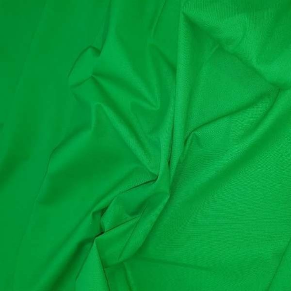 X-Drop Wrinkle-Resistant Sweep Backdrop Kit - Chroma-Key Green Screen (5' x 12')