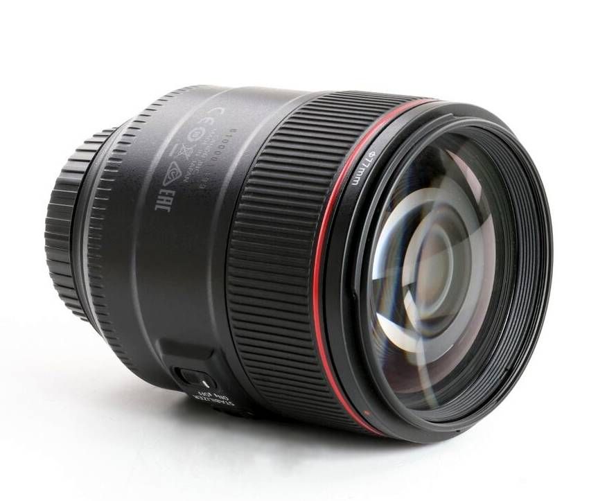 Canon EF 85mm F1.4L IS USM Lens - Product Photo 4 - Side view with close up details of the glass
