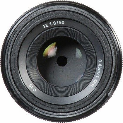 Sony FE 50mm f1.8 Prime Lens - Top down view showing the aperture blades